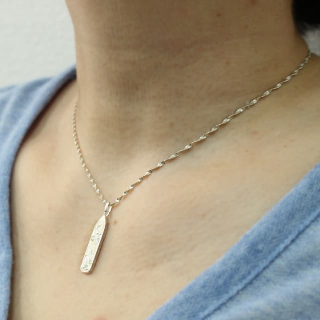 サーフボードペンダントトップ　着用