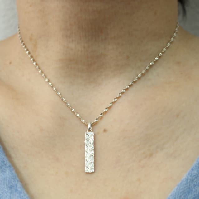 カーブマイレペンダントトップ　着用